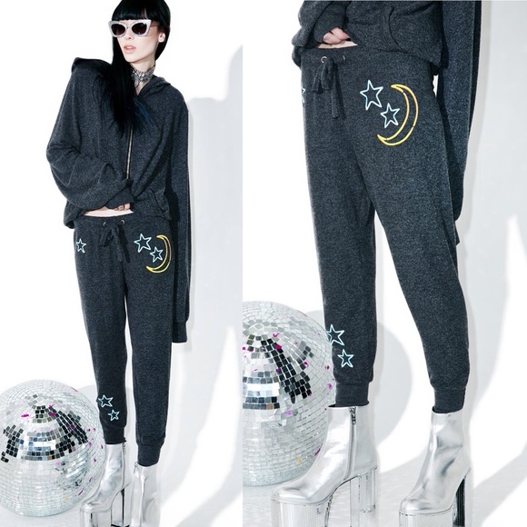 WILDFOX Stay High Fame Moon Stars Jogger Sweatpants in Grey - Picture 2 of 8